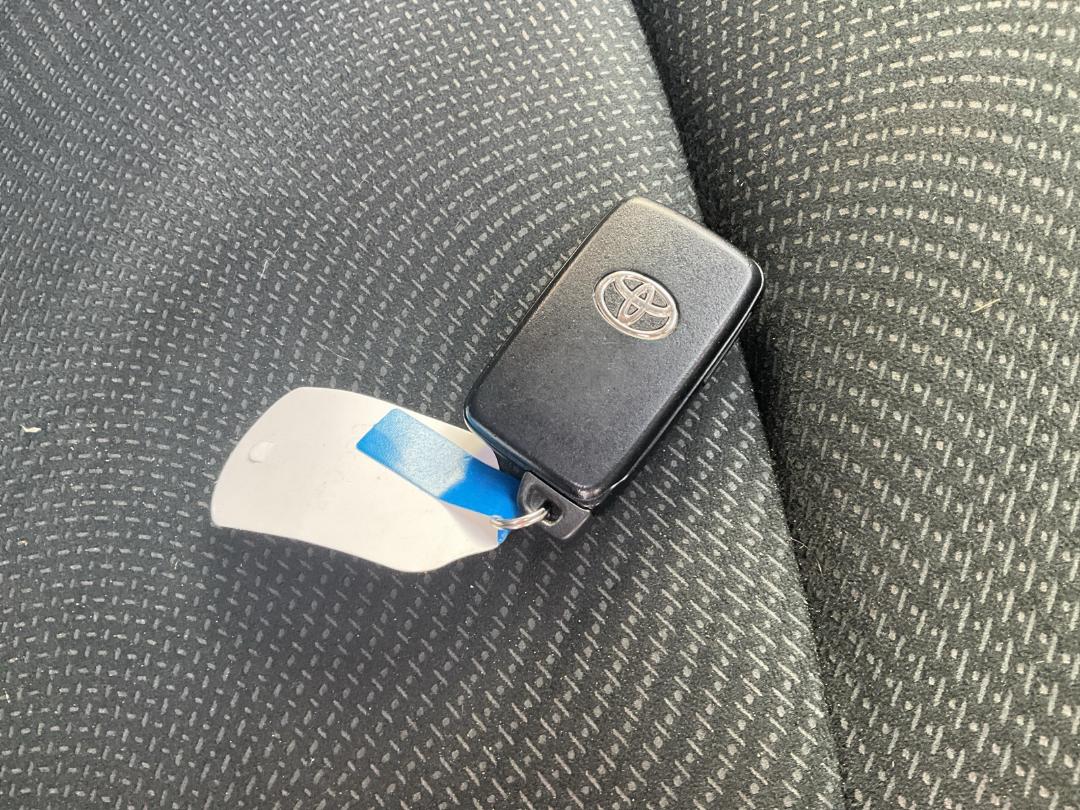 Photo '14' of Toyota Vitz