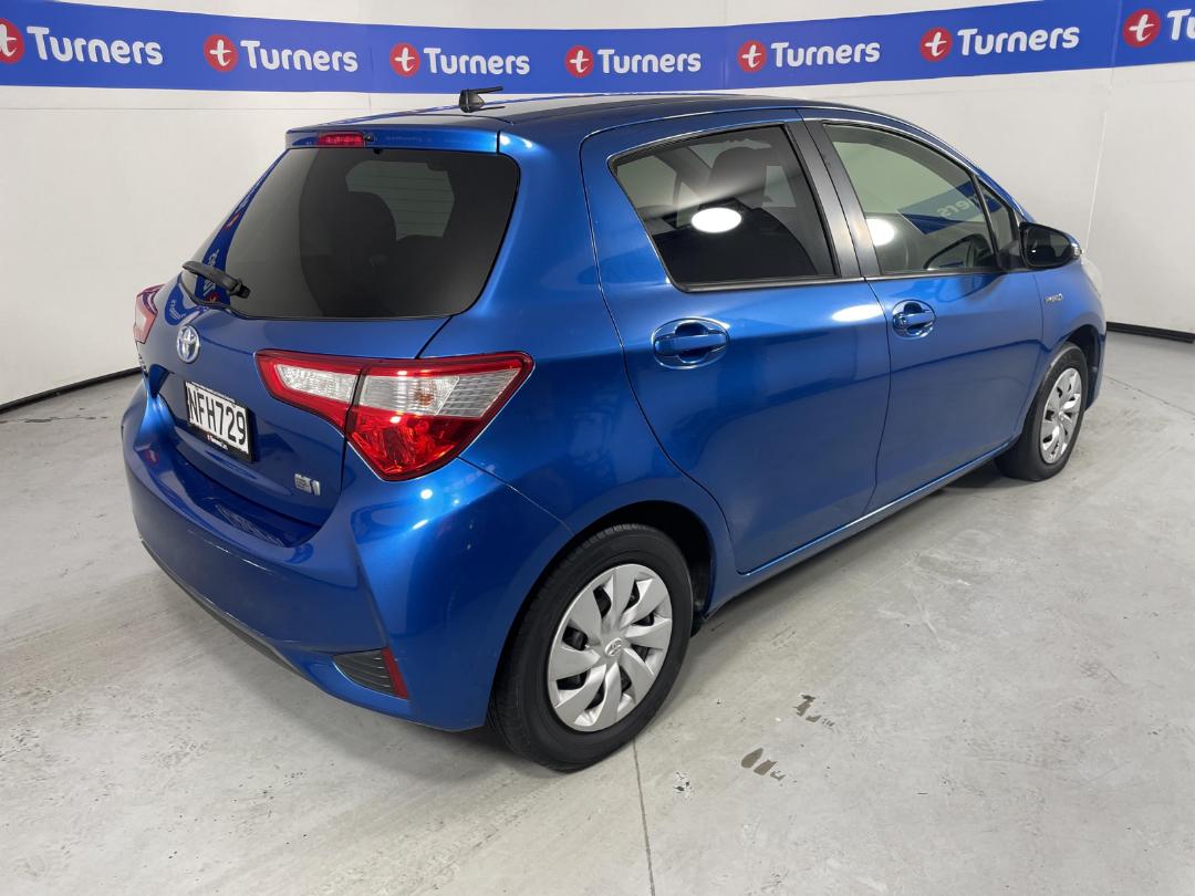 Photo '7' of Toyota Vitz