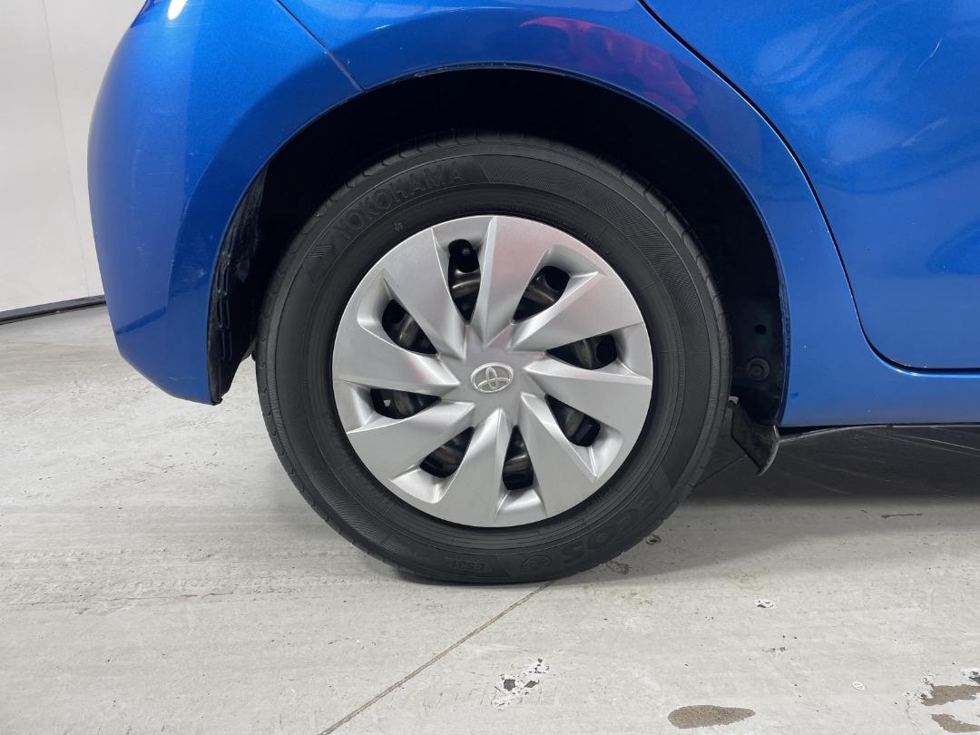 Photo '12' of Toyota Vitz