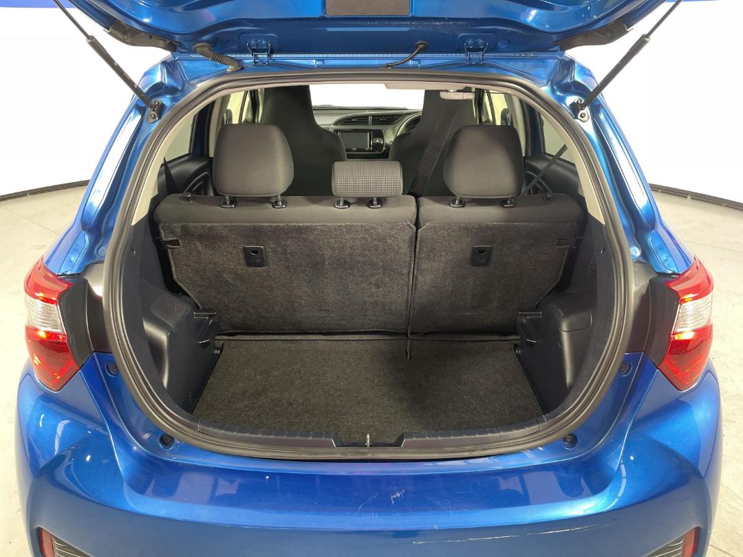 Photo '14' of Toyota Vitz