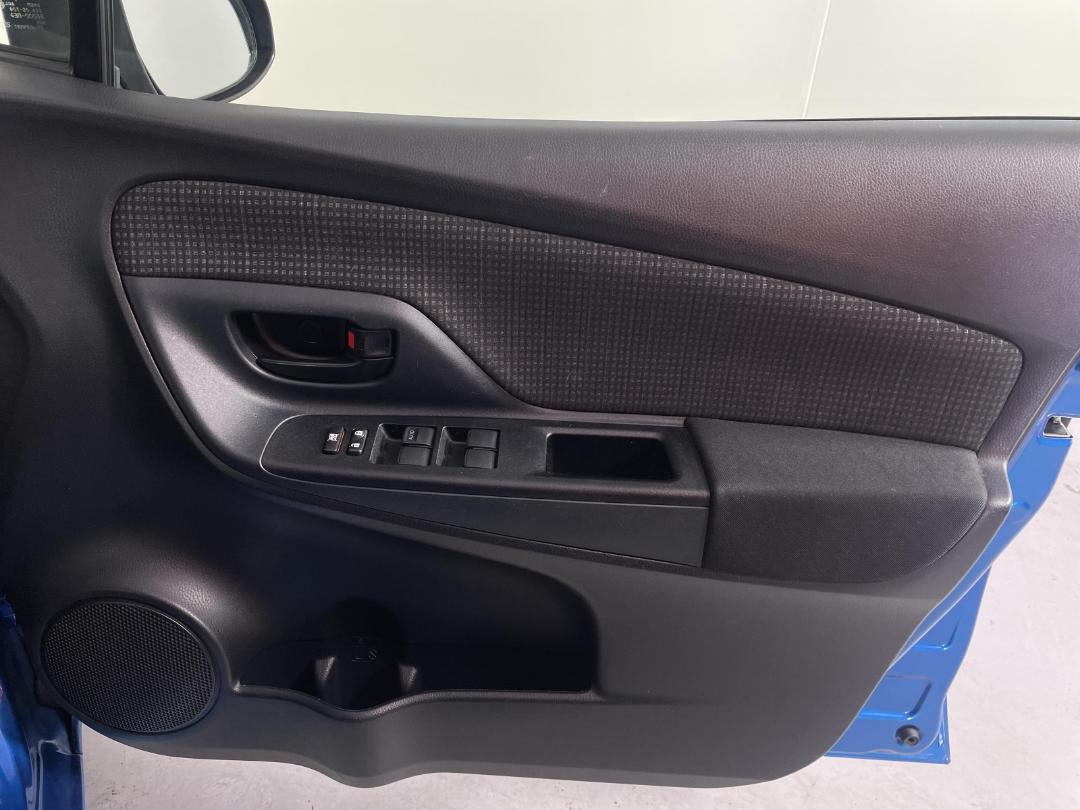 Photo '15' of Toyota Vitz