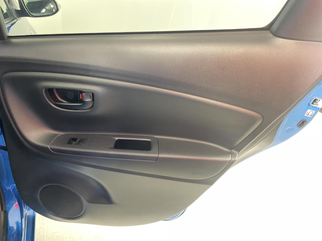 Photo '19' of Toyota Vitz