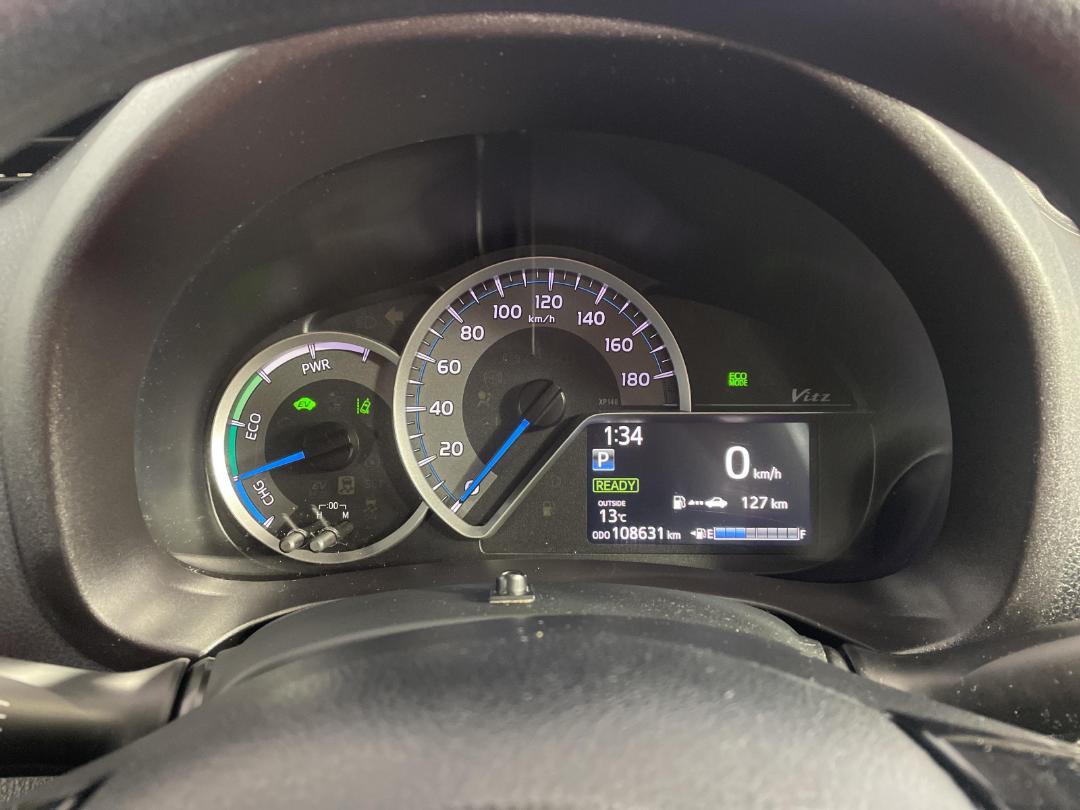 Photo '21' of Toyota Vitz