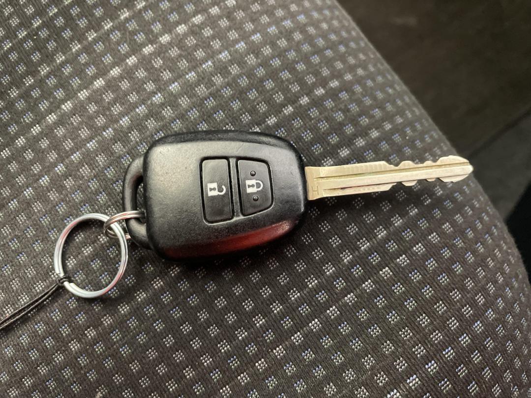 Photo '22' of Toyota Vitz