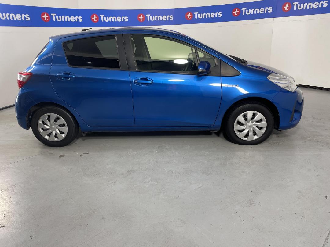 Photo '23' of Toyota Vitz