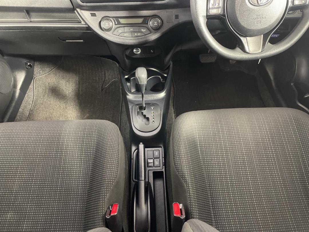 Photo '18' of Toyota Vitz