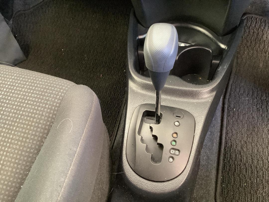 Photo '14' of Toyota Vitz