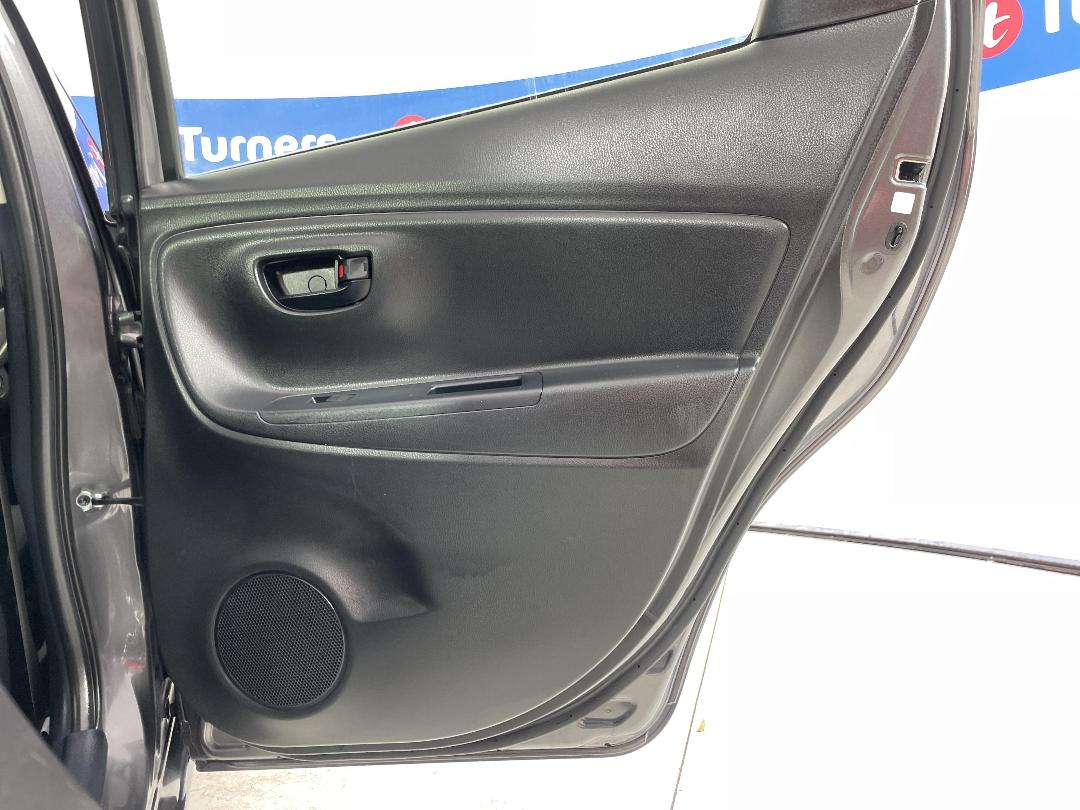 Photo '19' of Toyota Yaris Photo '19' of Toyota Yaris