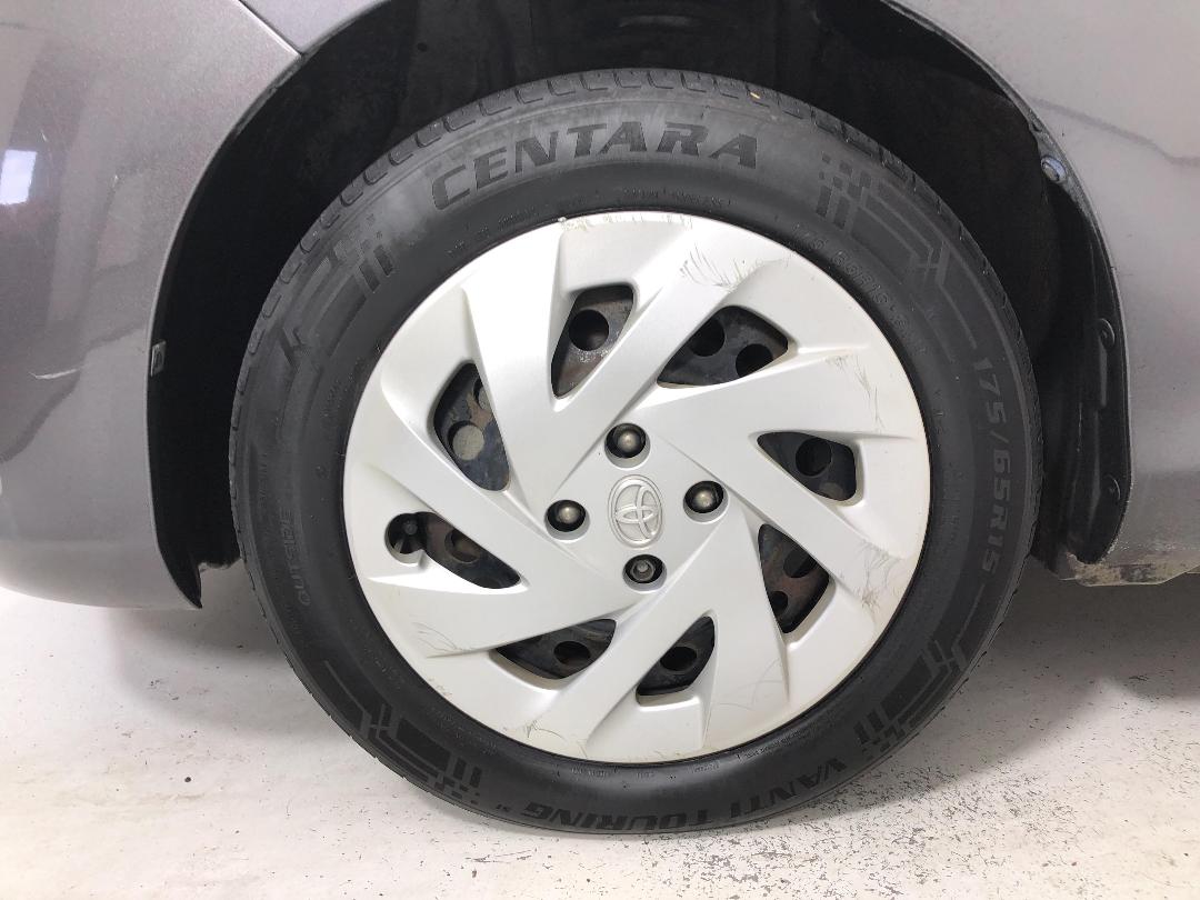 Photo '10' of Toyota Yaris