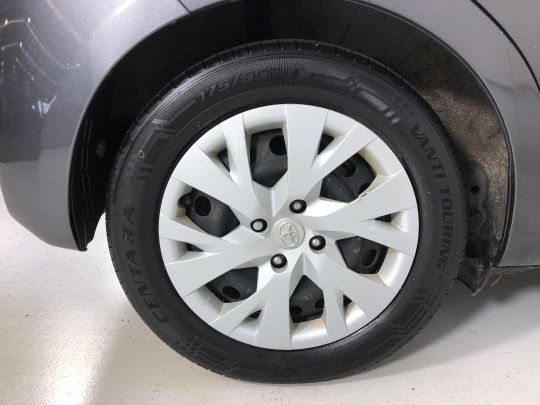 Photo '12' of Toyota Yaris