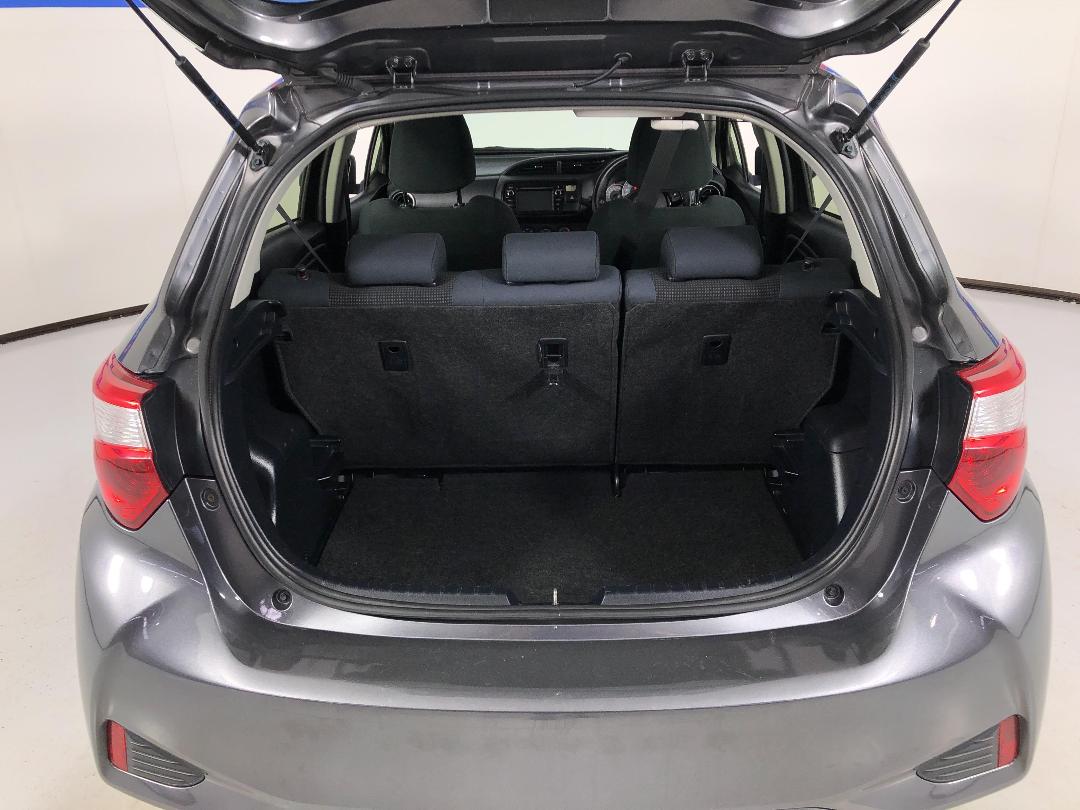 Photo '14' of Toyota Yaris