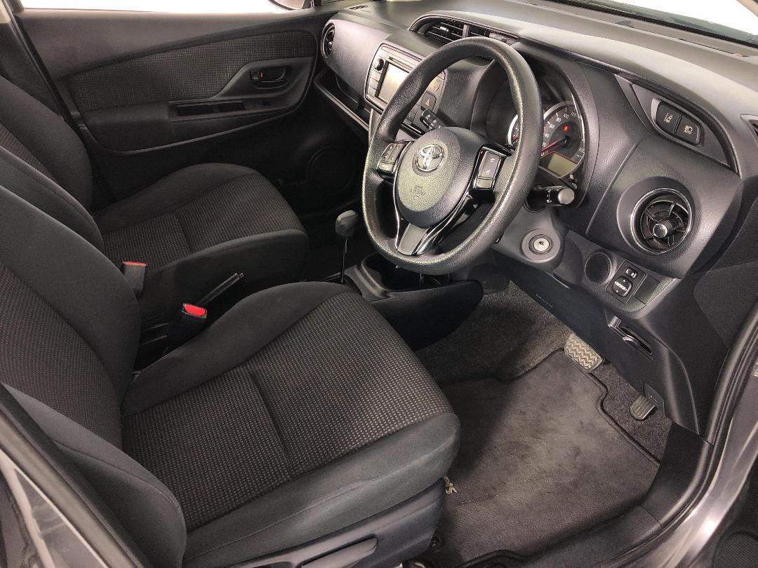 Photo '16' of Toyota Yaris