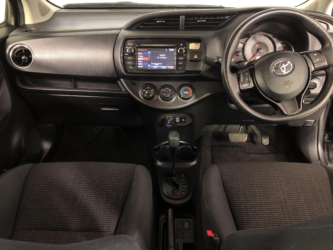 Photo '17' of Toyota Yaris