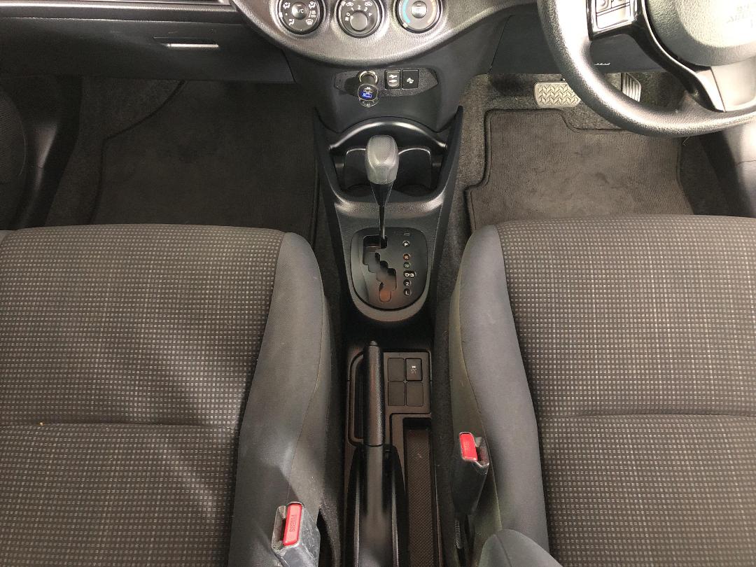 Photo '18' of Toyota Yaris