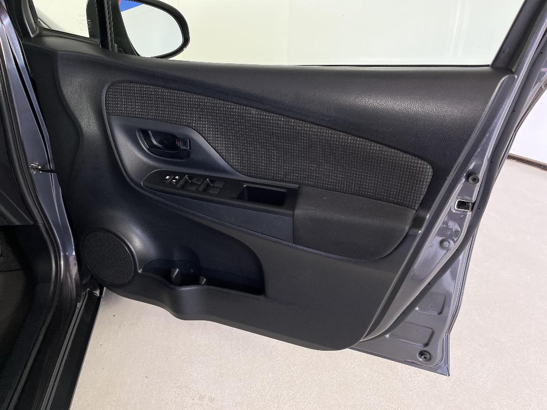 Photo '15' of Toyota Yaris Photo '15' of Toyota Yaris