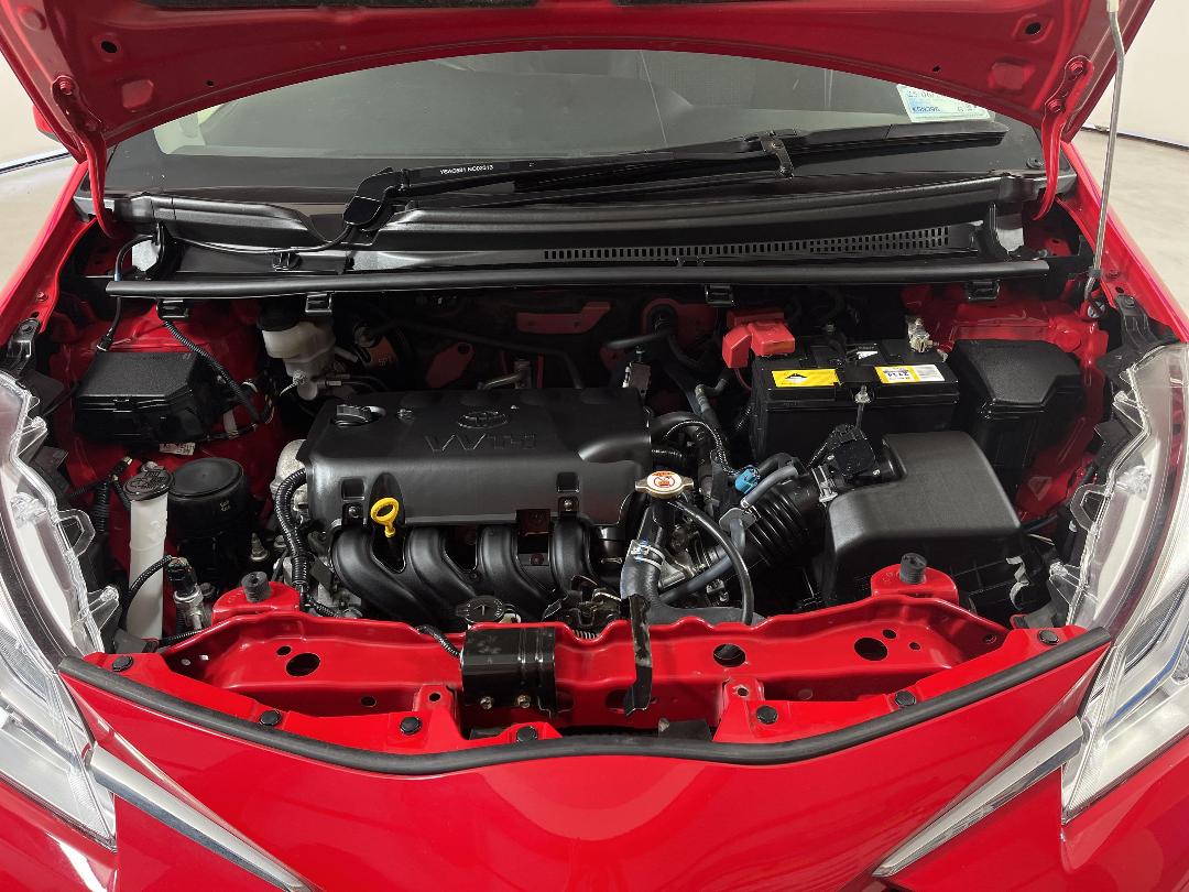 Photo '13' of Toyota Yaris