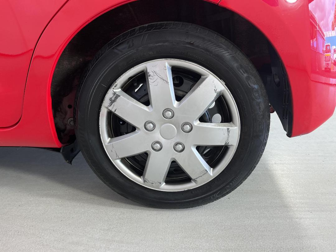 Photo '11' of Toyota Yaris