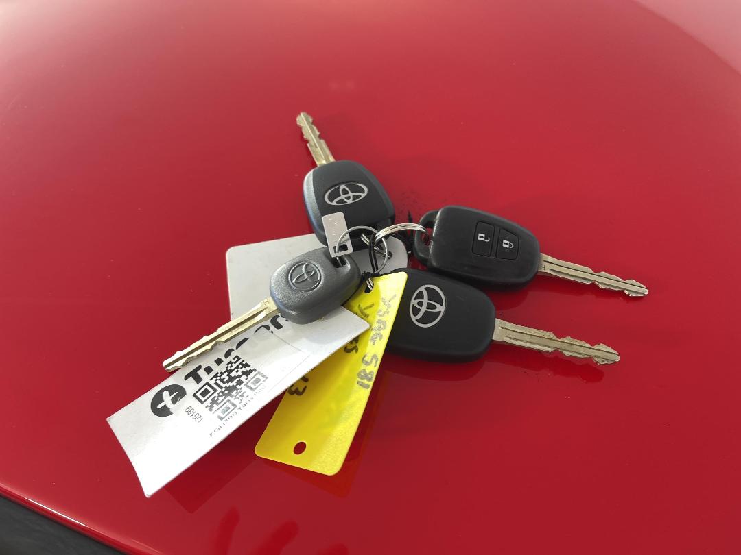 Photo '22' of Toyota Yaris