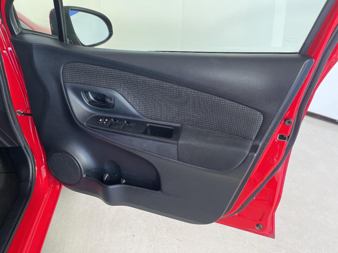 Photo '15' of Toyota Yaris