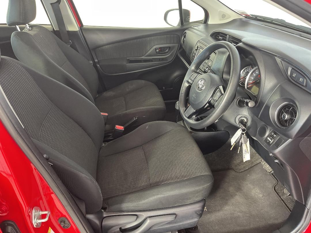 Photo '16' of Toyota Yaris