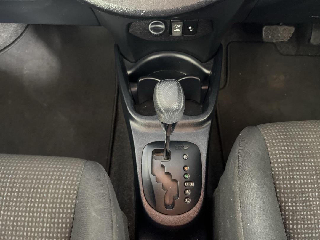 Photo '18' of Toyota Yaris