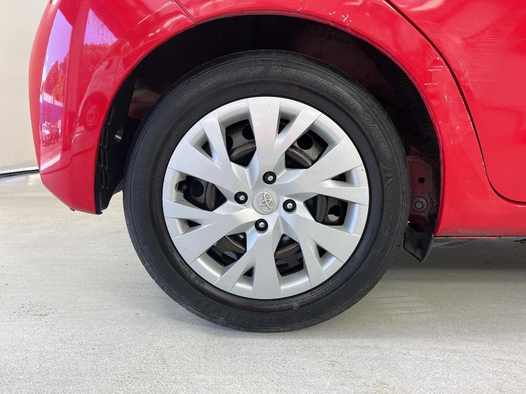 Photo '12' of Toyota Yaris