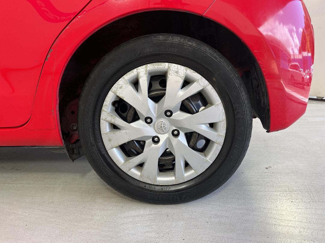 Photo '11' of Toyota Yaris