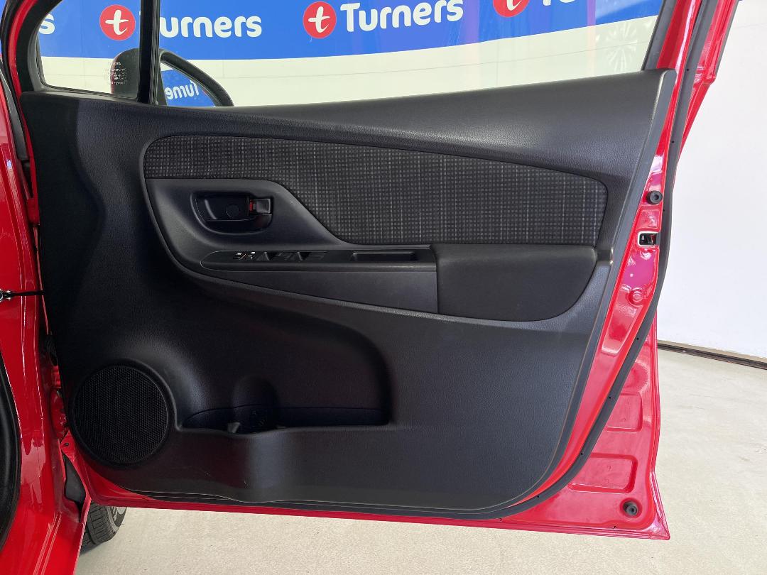 Photo '15' of Toyota Yaris