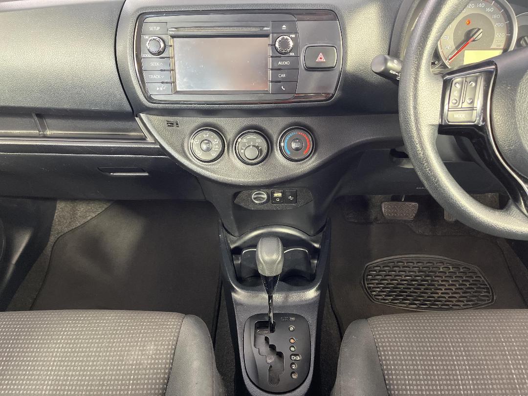 Photo '18' of Toyota Yaris