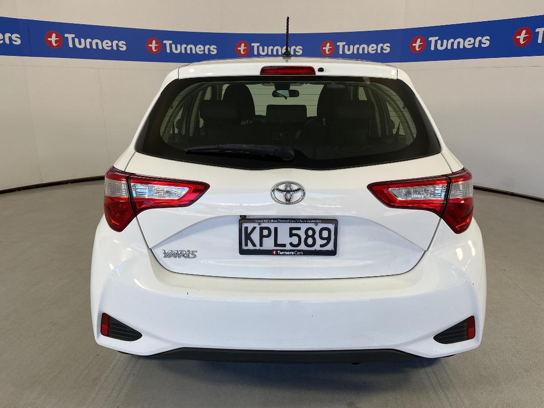 Photo '6' of Toyota Yaris