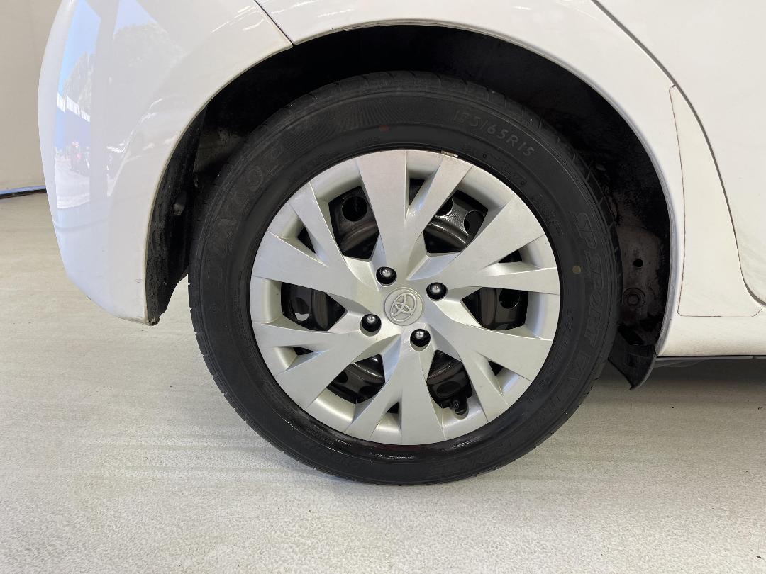 Photo '12' of Toyota Yaris