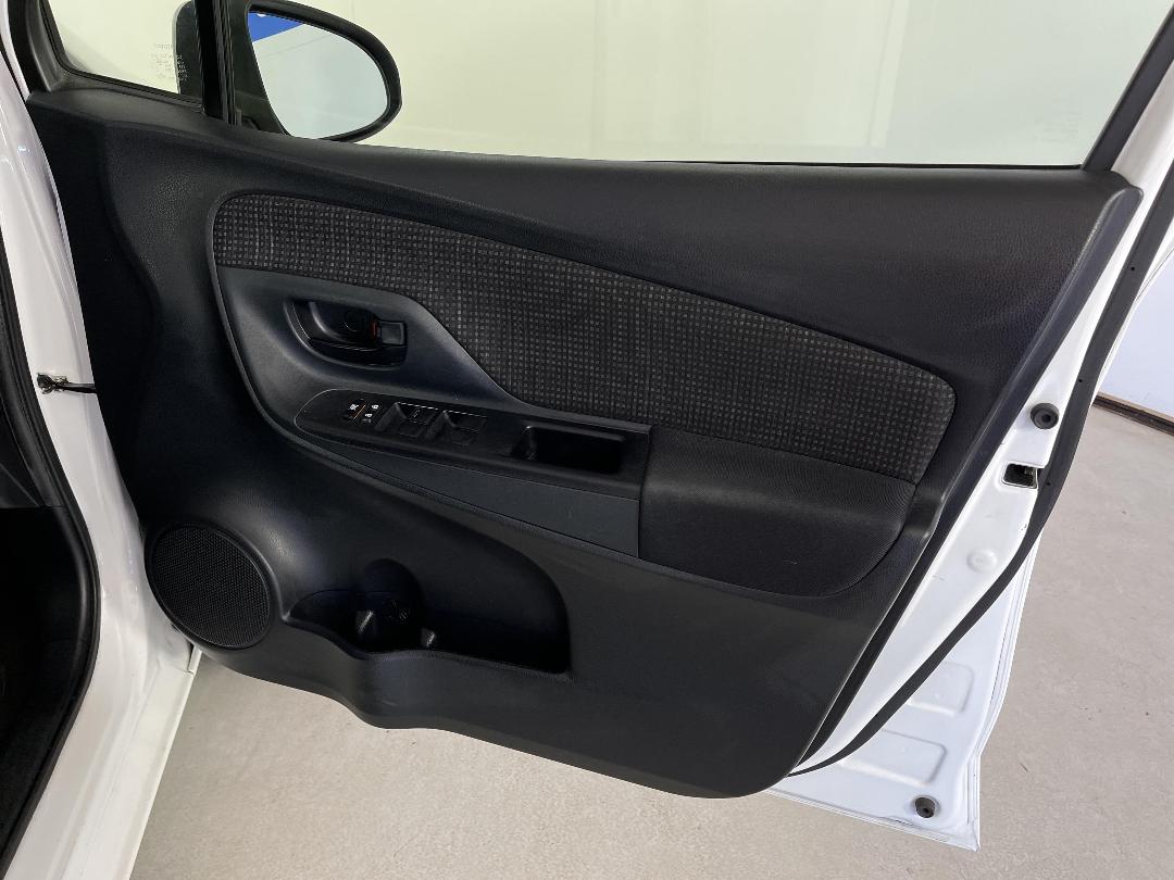 Photo '15' of Toyota Yaris