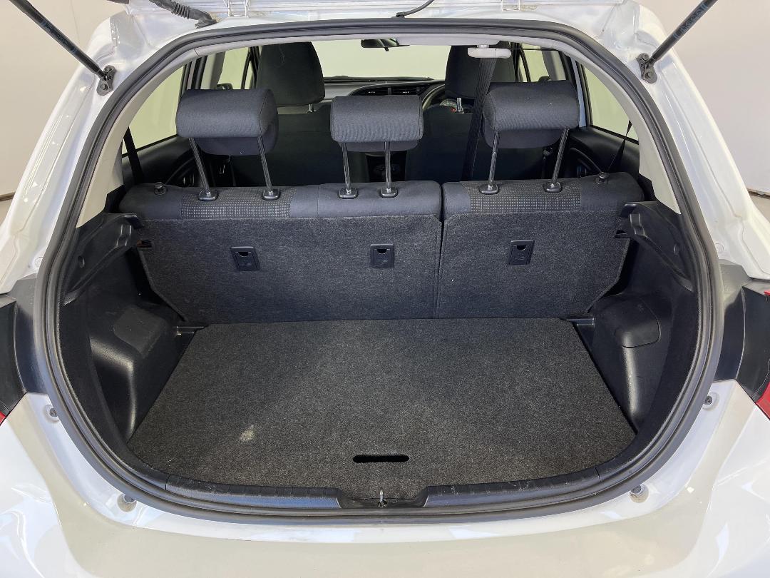 Photo '14' of Toyota Yaris