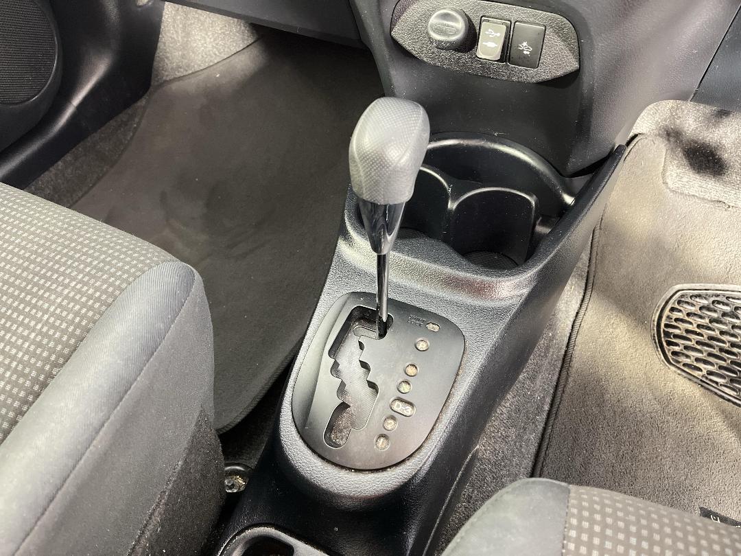 Photo '18' of Toyota Yaris