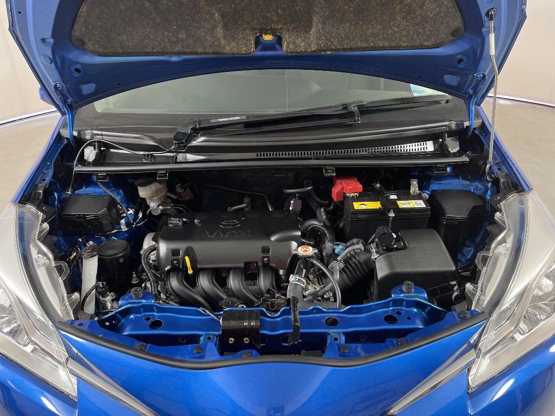 Photo '13' of Toyota Yaris