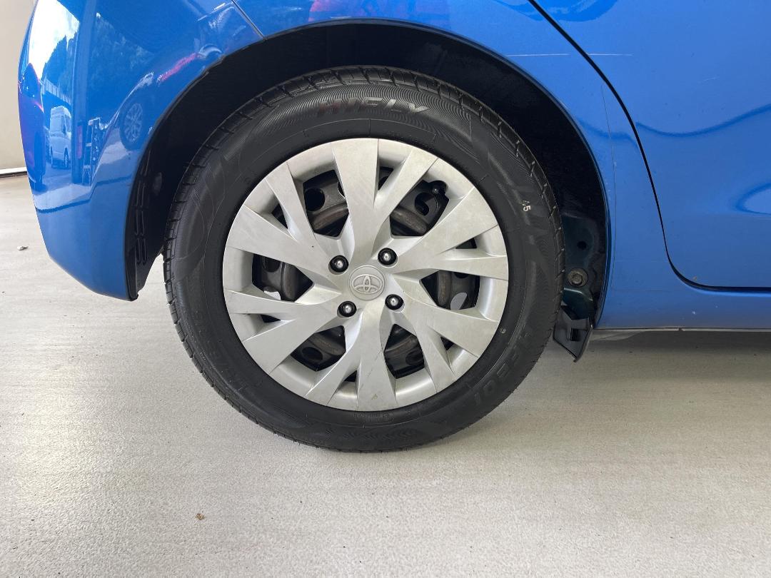 Photo '12' of Toyota Yaris