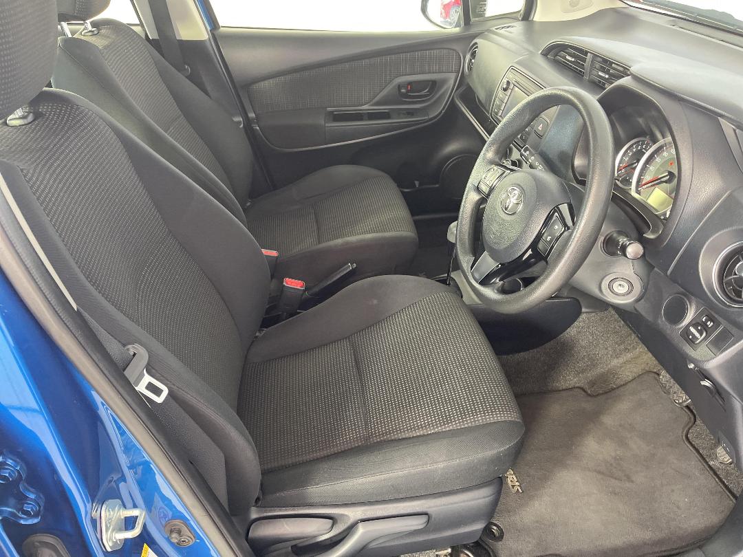 Photo '16' of Toyota Yaris