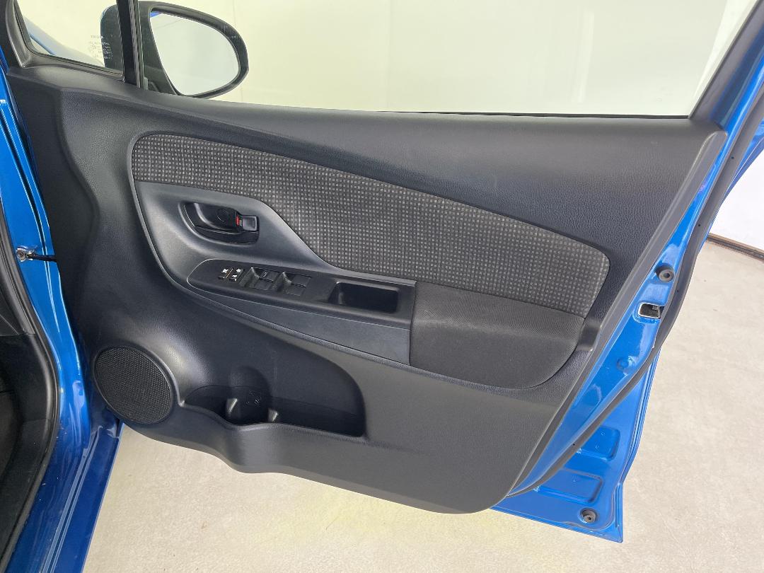 Photo '15' of Toyota Yaris