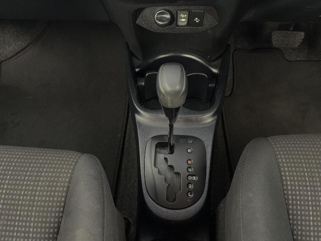 Photo '18' of Toyota Yaris