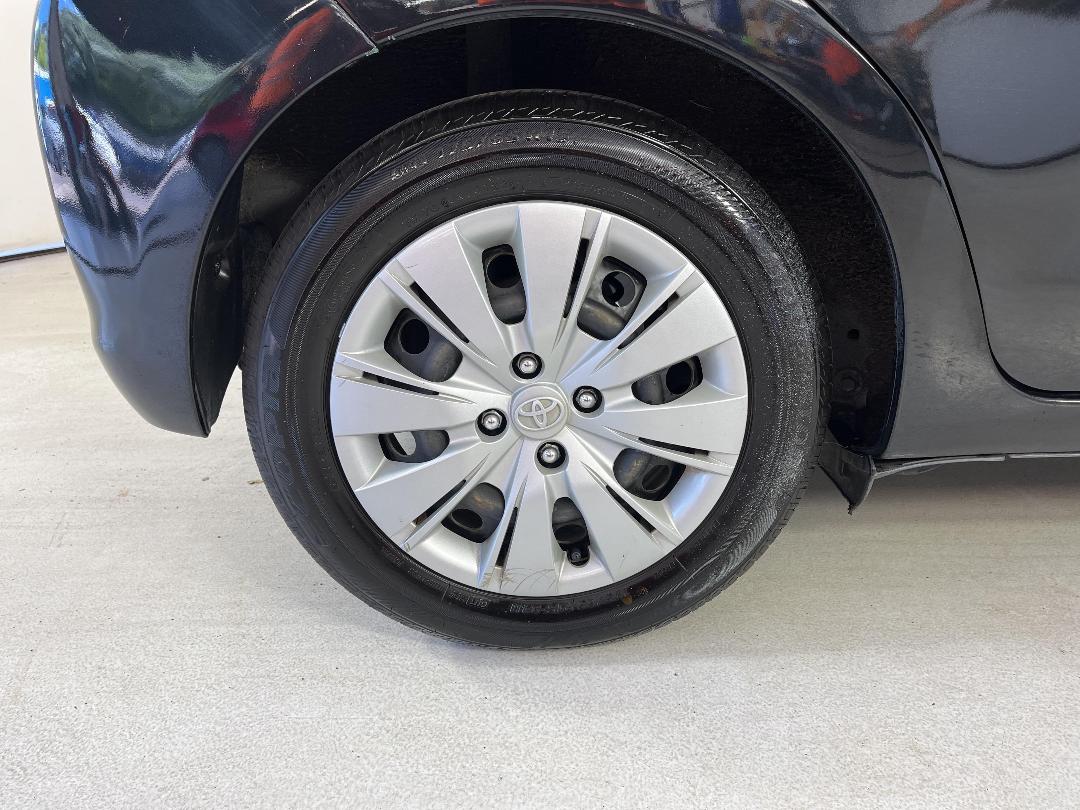 Photo '12' of Toyota Yaris