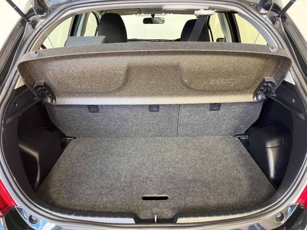 Photo '14' of Toyota Yaris