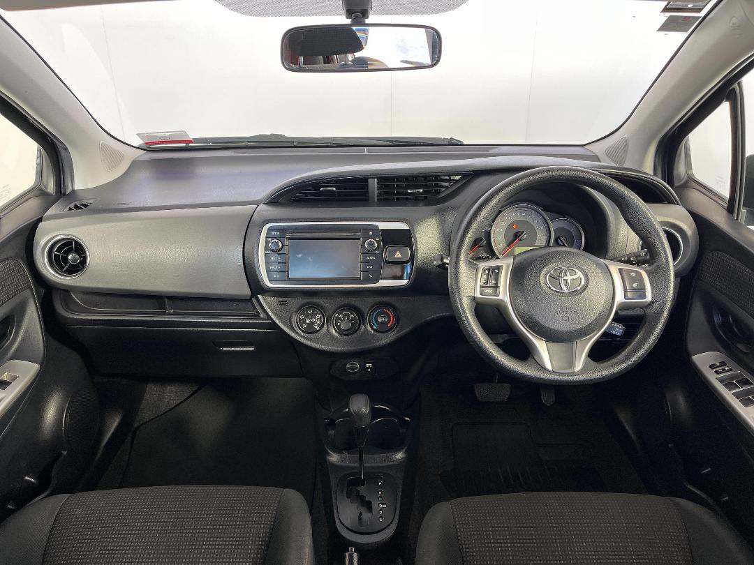 Photo '17' of Toyota Yaris