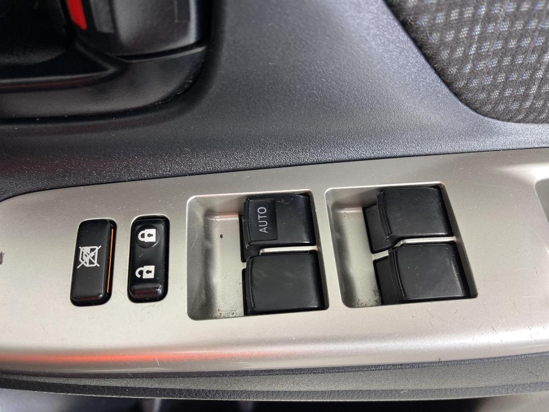 Photo '24' of Toyota Yaris