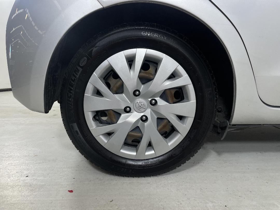 Photo '12' of Toyota Yaris