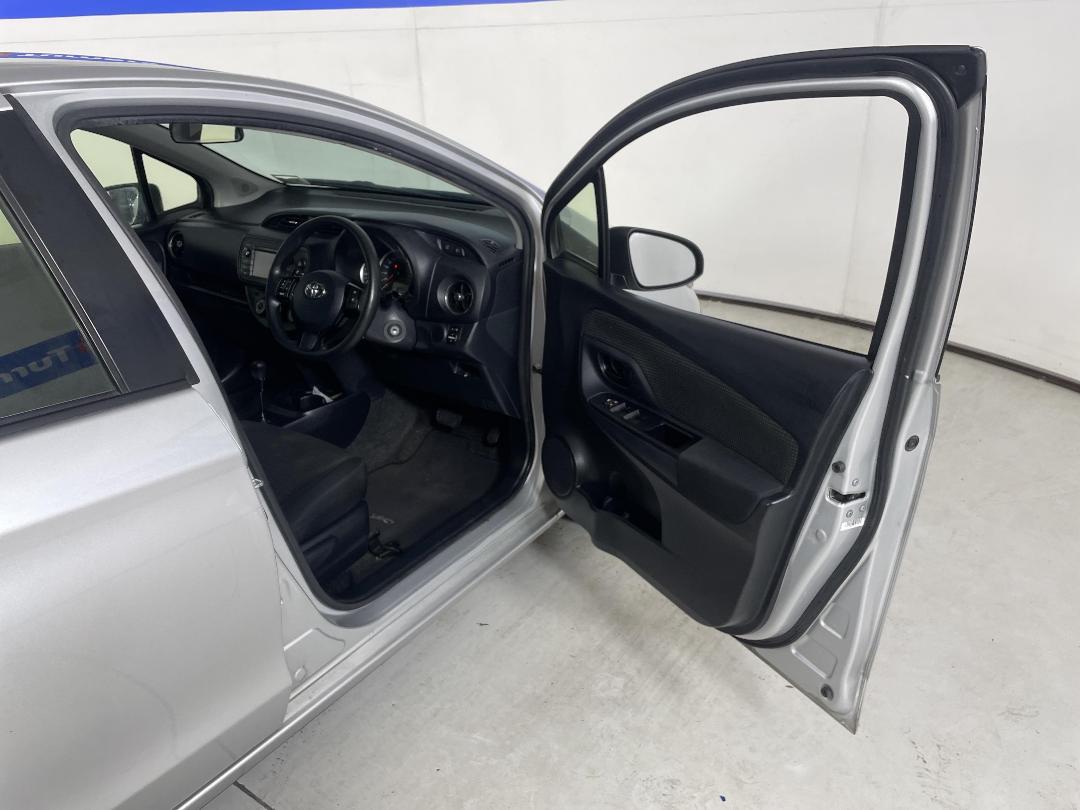 Photo '15' of Toyota Yaris