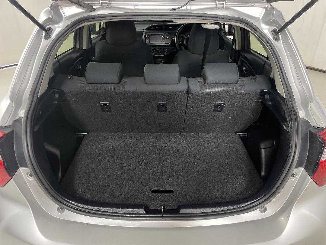 Photo '14' of Toyota Yaris