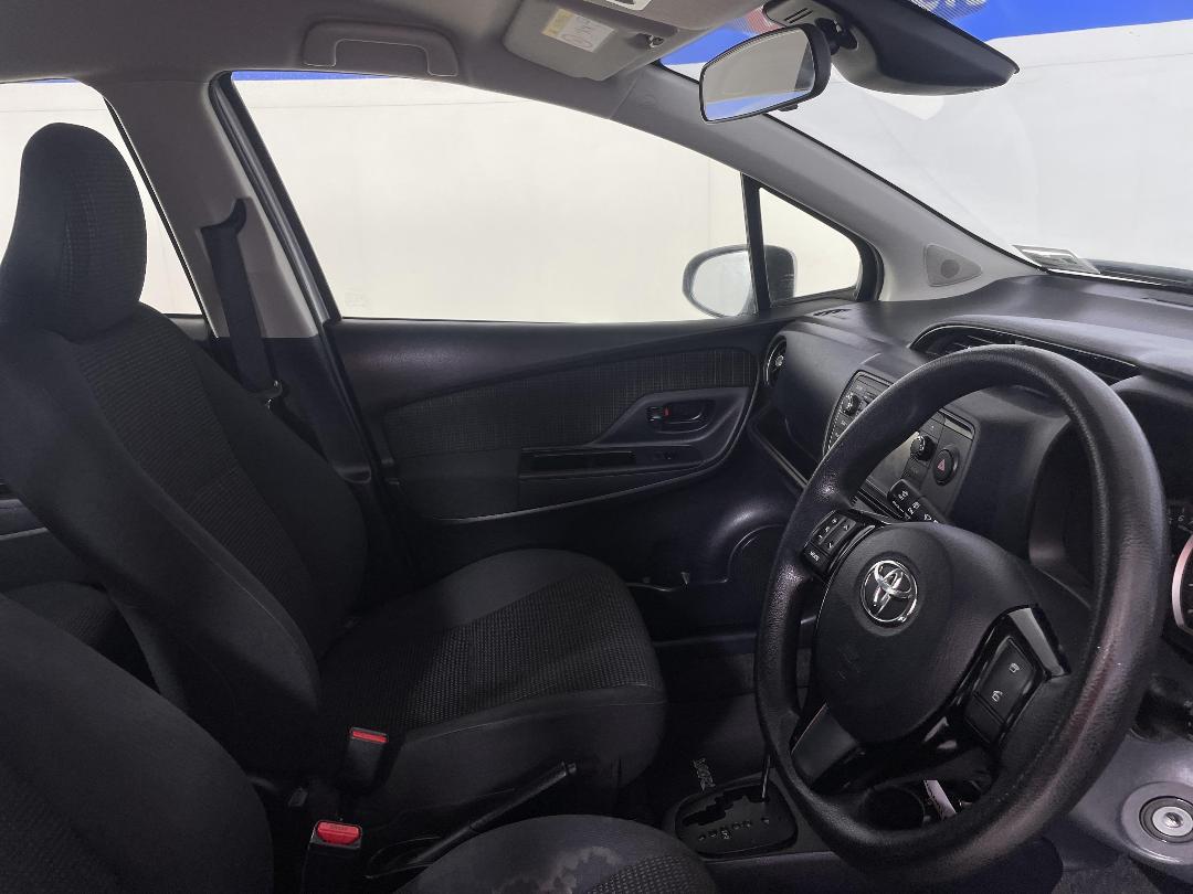 Photo '16' of Toyota Yaris