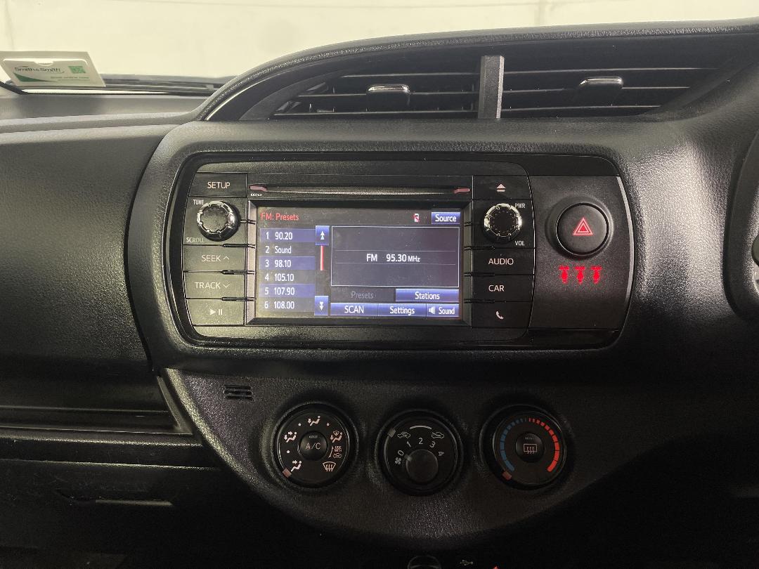 Photo '18' of Toyota Yaris