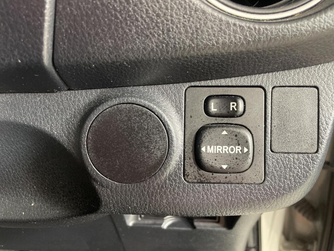 Photo '24' of Toyota Yaris