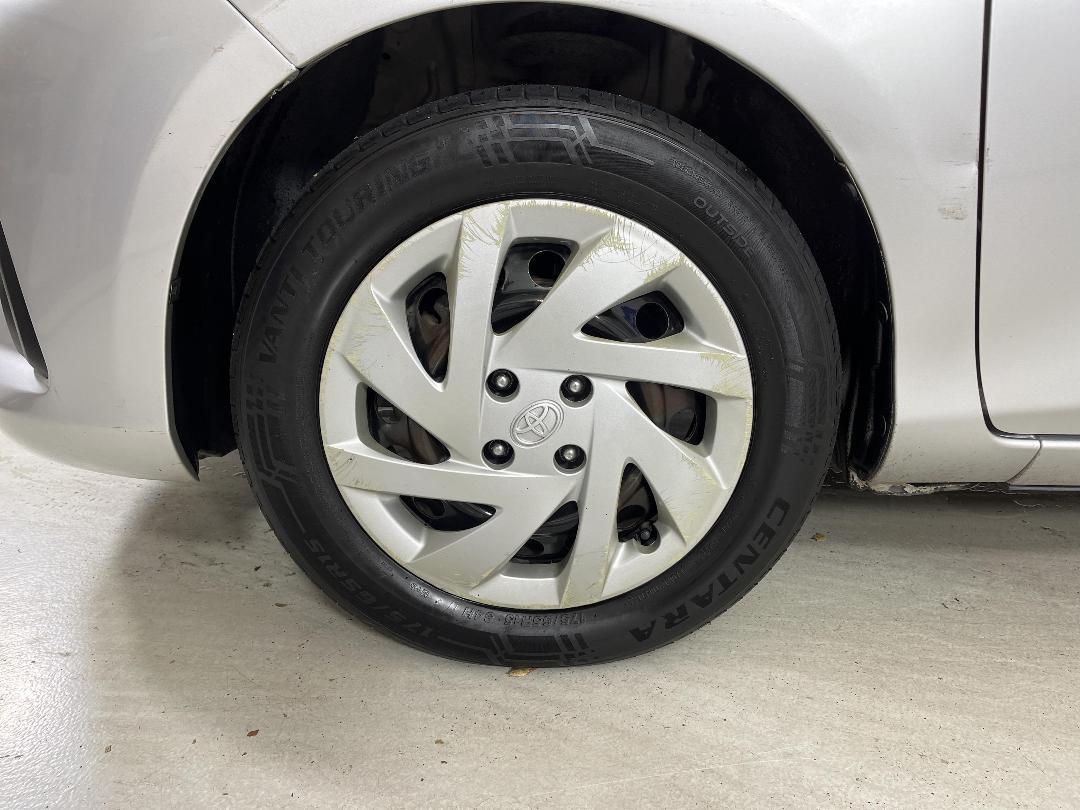 Photo '10' of Toyota Yaris